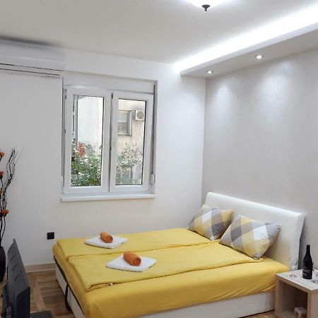 Sweet Yellow Apartment Belgrad Dış mekan fotoğraf