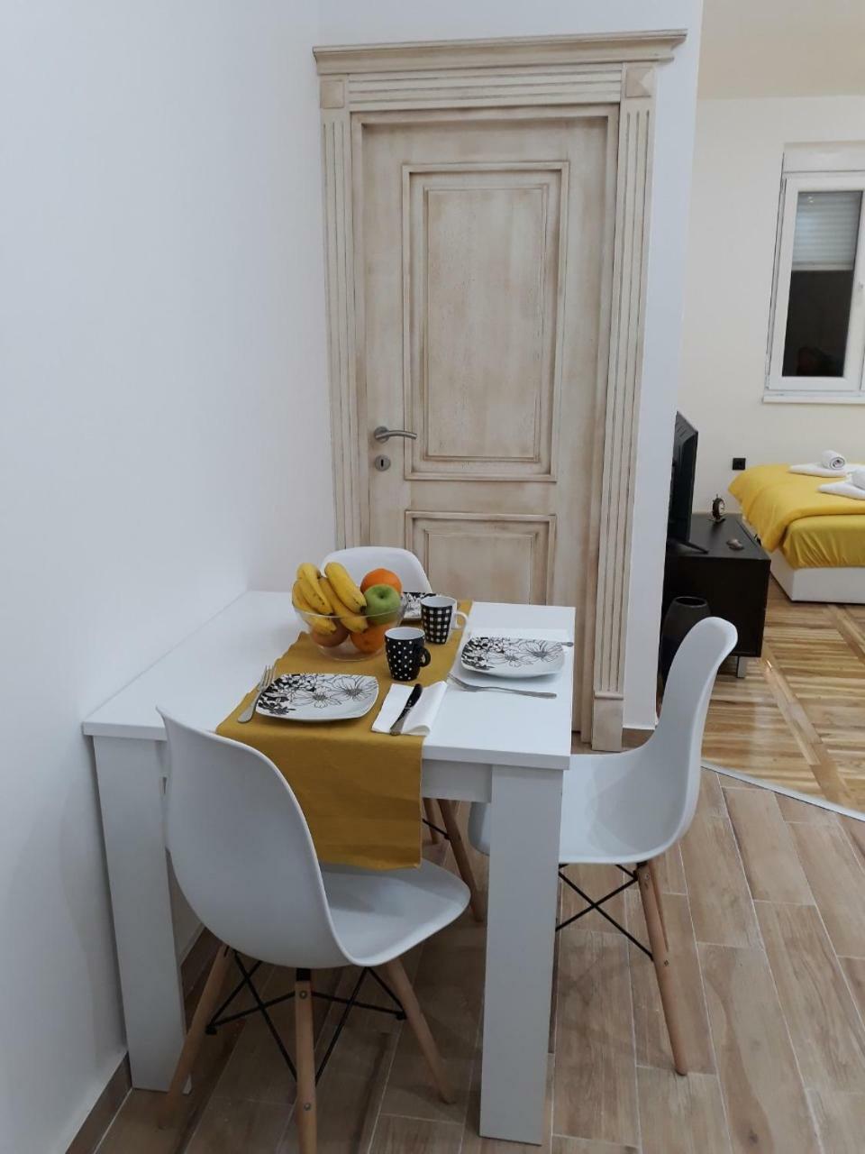 Sweet Yellow Apartment Belgrad Dış mekan fotoğraf