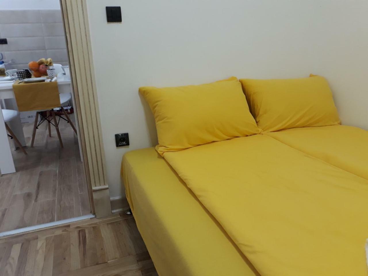 Sweet Yellow Apartment Belgrad Dış mekan fotoğraf
