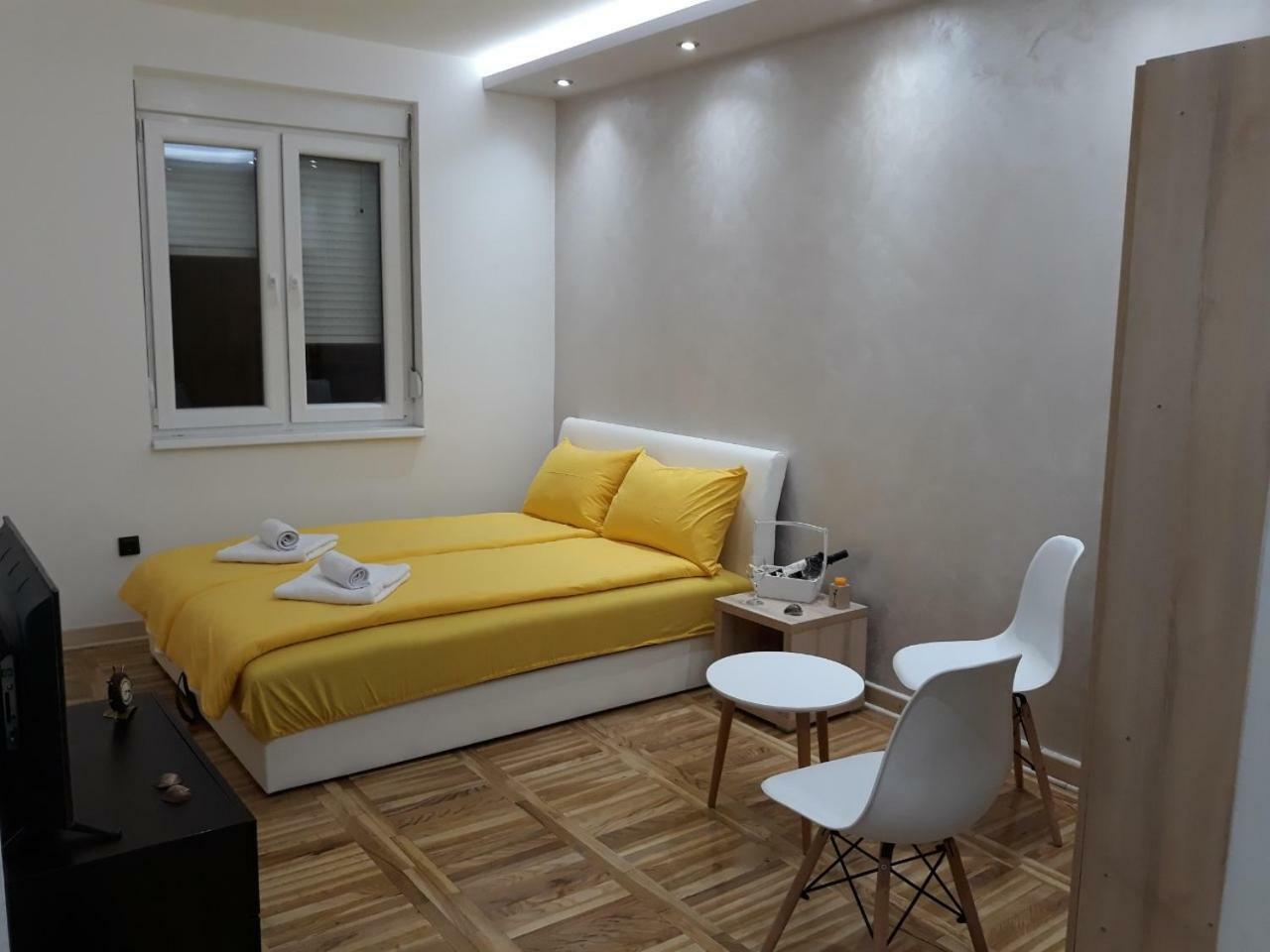 Sweet Yellow Apartment Belgrad Dış mekan fotoğraf