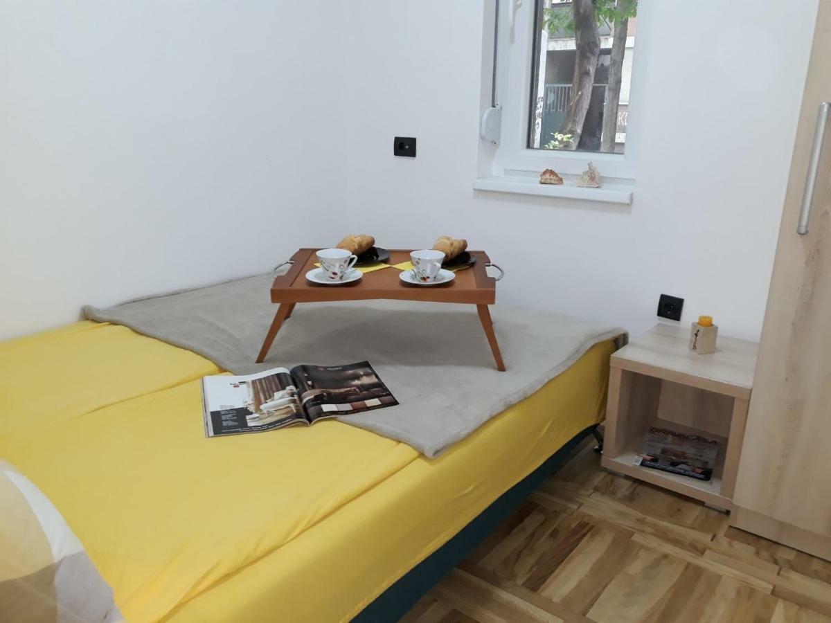 Sweet Yellow Apartment Belgrad Dış mekan fotoğraf